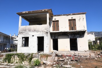 Κουφάρι σπιτιού στη Βαρυμπόμπη