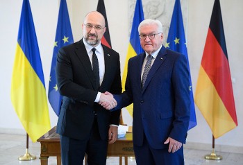 Ο Ουκρανός πρωθυπουργός μαζί με τον Γερμανό Πρόεδρο Φ. Β. Σταϊνμάγερ