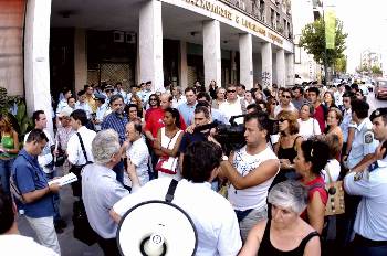 Από κινητοποίηση των ξενοδοχοϋπαλλήλων της Αθήνας έξω από το υπουργείο Εργασίας