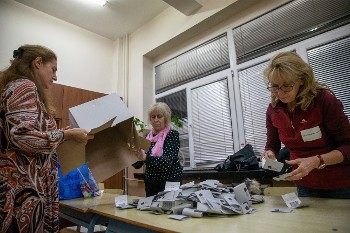 Σε νέα φάση τα ενδοαστικά παζάρια στη Βουλγαρία μετά τις εκλογές της περασμένης Κυριακής