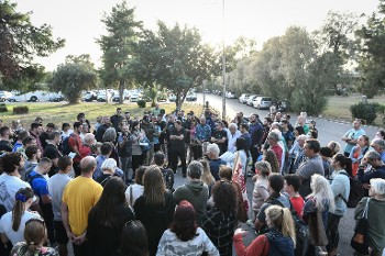 Από τη συγκέντρωση στην πύλη του ΕΑΚΝ Αγίου Κοσμά