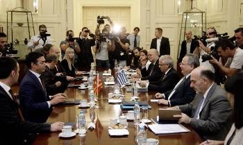 Από τη συνάντηση αντιπροσωπειών Ελλάδας και ΠΓΔΜ στην Αθήνα τον περασμένο Ιούνη