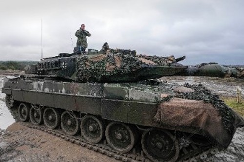 «Σβήνοντας» άλλη μια «κόκκινη γραμμή» για την παραπέρα κλιμάκωση, ΗΠΑ - ΝΑΤΟ - ΕΕ στέλνουν σύγχρονα βαριά άρματα μάχης στο Κίεβο