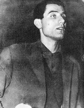 Στις 21 Ιούλη 1965 δολοφονείται στην Αθήνα από αστυνομικούς σε αντιπαλατιανή διαδήλωση ο φοιτητής και μέλος της Νεολαίας «ΓρηγόρηςΛαμπράκης», Σωτήρης Πέτρουλας