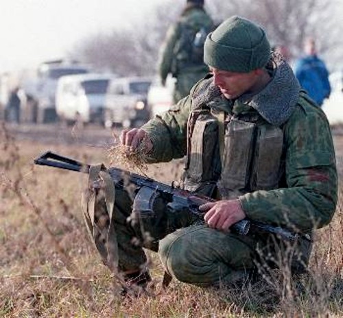 Ρώσος στρατιώτης στην περιοχή του Γκρόζνι