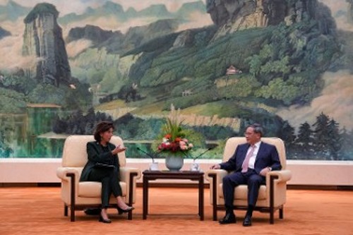 Από τη συνάντηση της Αμερικανίδας υπουργού Εμπορίου με τον Κινέζο πρωθυπουργό
