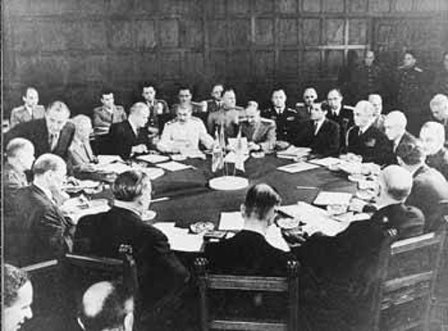 Οι υπουργοί Εξωτερικών των ΗΠΑ, της Σοβιετικής Ενωσης, της Βρετανίας, στο τραπέζι της Διάσκεψης στο Πότσνταμ