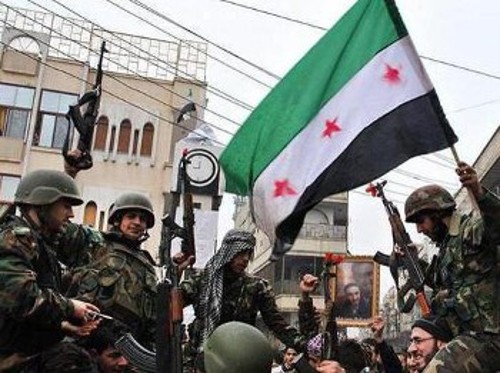 Μαχητές του Ελεύθερου Συριακού Στρατού, με πλήρη εξοπλισμό, που τους εξασφάλιζαν αφειδώς οι ΗΠΑ και άλλοι «δυτικοί» σύμμαχοί τους