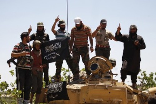 Μέλη της Αλ Νούσρα, που για το Ισραήλ δεν ήταν «τρομοκράτες», αφού η δράση τους εξυπηρετούσε τα συμφέροντά του μέσα στη Συρία