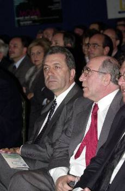Σύσσωμα σχεδόν τα (πρώην και τα νυν) υπουργικά συμβούλια συνηθίζουν να δίνουν το παρόν στις συνελεύσεις του «Πήγασου» (οι φωτό από τη γενική συνέλευση του 2000)