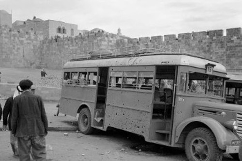 Αραβικό λεωφορείο στην Ιερουσαλήμ διάτρητο από ισραηλινά πυρά το 1947