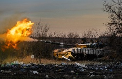 «Δυτικά» επιτελεία προειδοποιούν για κίνδυνο κατάρρευσης του ουκρανικού στρατού, ενώ συνεχίζονται οι διεργασίες για ακόμα μεγαλύτερη και μακροπρόθεσμη στρατιωτική βοήθεια στο Κίεβο