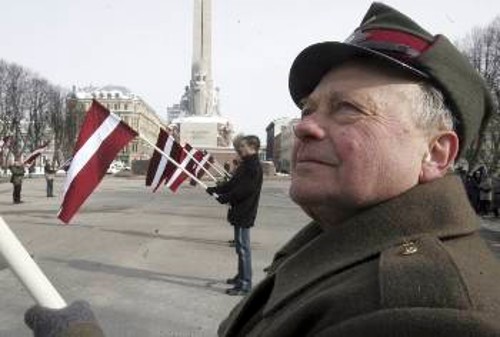 Νοσταλγοί των λετονικών λεγεώνων των ναζιστικών Ες-Ες, ενθαρρύνονται από το σημερινό «δημοκρατικό» καθεστώς