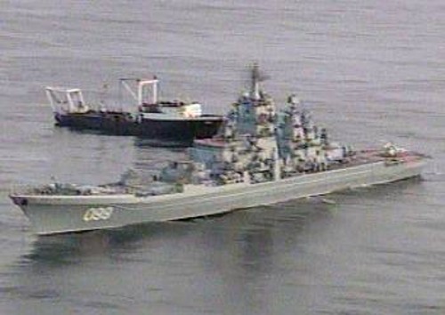 Ρωσικά πλοία στο χώρο όπου βρίσκεται βυθισμένο το υποβρύχιο
