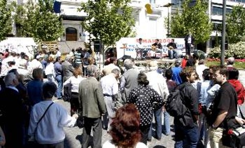 Εργαζόμενοι της Αθήνας υποδέχονται τους δρομείς