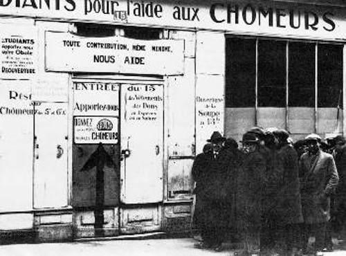 Γαλλία, δεκαετία του '30: Ουρές ανέργων έξω από τα γραφεία φοιτητικών οργανώσεων για τη συνδρομή των ανέργων - κλειστά ελλείψει συνεισφορών