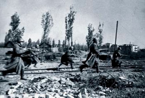 Σοβιετικοί στρατιώτες σε μάχες στους δρόμους του Στάλινγκραντ