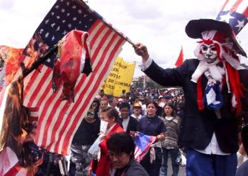 Διαδήλωση εναντίον του «Σχεδίου Κολομβία» στην Μπογκοτά