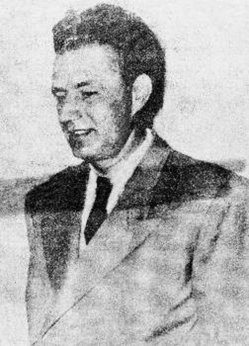 Ο Χαρίλαος Φλωράκης στη διάρκεια της δίκης το 1955, όπου καταδικάστηκε σε ισόβια κάθειρξη