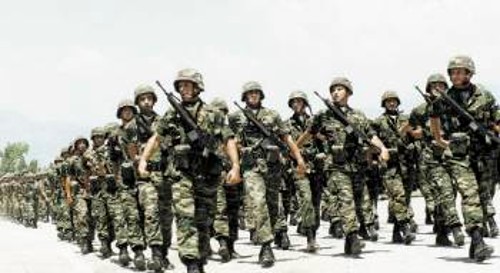 Ελληνες στρατιώτες στο Κόσσοβο. Τι δουλιά έχουν εκεί;