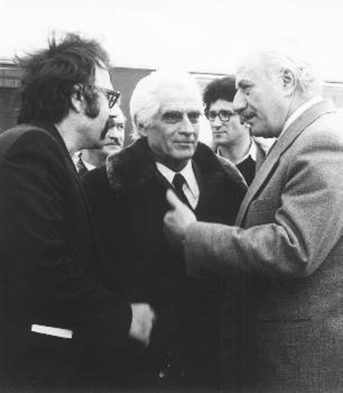 Με τον Χ. Φλωράκη και τον Θ. Παπαρήγα κατά τη διάρκεια της επίσκεψης αντιπροσωπείας της ΚΕ του Πορτογαλικού ΚΚ στην Ελλάδα (21-24/01/1981)