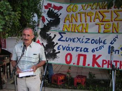 Ο Ν. Μανουσάκης, από το Γραφείο Περιοχής Κρήτης του ΚΚΕ, μιλά στους νεολαίους διαδηλωτές