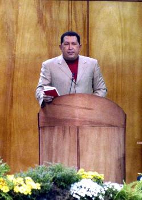 Ο Ούγο Τσάβες στο βήμα του Διεθνούς Δικαστηρίου κατά του Ιμπεριαλισμού