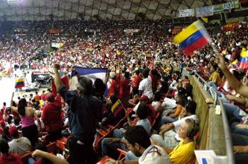 Η Βενεζουέλα βρέθηκε στο επίκεντρο της διεθνούς αλληλεγγύης στο πρόσφατο 16ο Παγκόσμιο Φεστιβάλ Νεολαίας και Φοιτητών, απ' όπου και το στιγμιότυπο