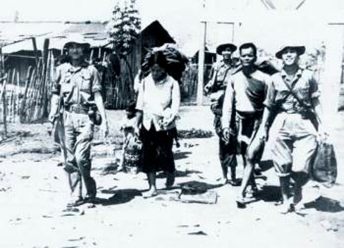 Η πάλη του βιετναμέζικου λαού στηρίχθηκε απόλυτα στη βοήθεια από την ΕΣΣΔ (στη φωτογραφία κάτοικοι στο απελευθερωμένο χωριό Κον Τουμ)