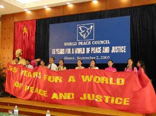 Φωτογραφία αρχείου, από τη συνεδρίαση του Παγκόσμιου Συμβουλίου Ειρήνης το 2005, στο Βιετνάμ