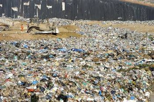 Σε ένα μήνα η χωματερή Ανω Λιοσίων δε θα μπορεί να δέχεται άλλα σκουπίδια