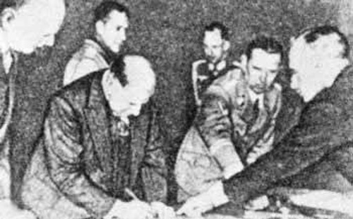 Οι εκπρόσωποι Γερμανίας, Αγγλίας, Γαλλίας, Ιταλίας υπογράφουν τη Συνθήκη του Μονάχου. 29 Σεπτέμβρη 1938