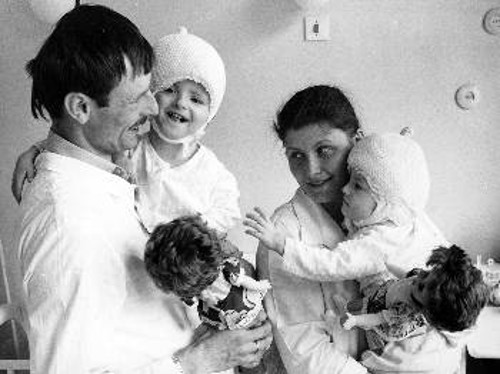 Στις άμεσες προτεραιότητες της ΕΣΣΔ, η φροντίδα και η υγιής ανάπτυξη των παιδιών