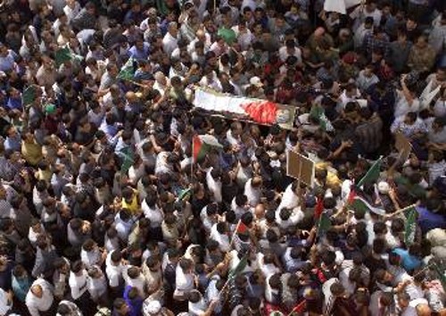 Χιλιάδες οι διαδηλωτές χτες στην κηδεία του δωδεκάχρονου Ναμπίλ