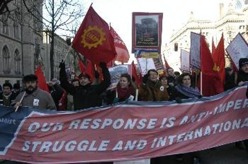 Από την κινητοποίηση των Κομμουνιστικών και Εργατικών Κομμάτων ενάντια στο αντικομμουνιστικό μνημόνιο του Συμβουλίου της Ευρώπης το 2006 στις Βρυξέλλες, που σηματοδότησε την κλιμάκωση της αντικομμουνιστικής επίθεσης