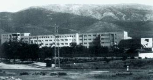 Το νοσοκομείο«Σωτηρία» στα χρόνια της κατοχής. Οι φυματικοί το είχαν μετατρέψει σε φρούριο της Αντίστασης (από το λεύκωμα της ΕΙΝΑΠ «Τα δημόσια νοσοκομεία στην Αθήνα και τον Πειραιά»)