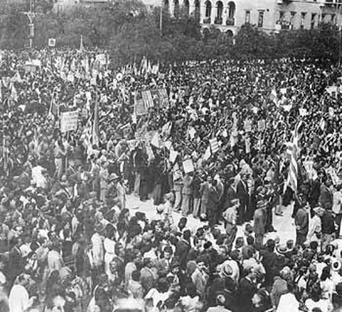 12 Οκτώβρη 1944, η μεγάλη συγκέντρωση για την απελευθέρωση της Αθήνας, στο Σύνταγμα