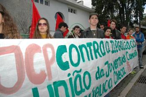 Από τη διαμαρτυρία της ΚΝ Πορτογαλίας στην πρεσβεία της Τσεχίας στη χώρα