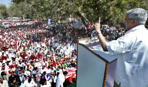 Ο ηγέτης του ΚΚ Ινδίας (Μαρξιστικό) μίλησε χτες σε μεγάλη συγκέντρωση στο Νέο Δελχί