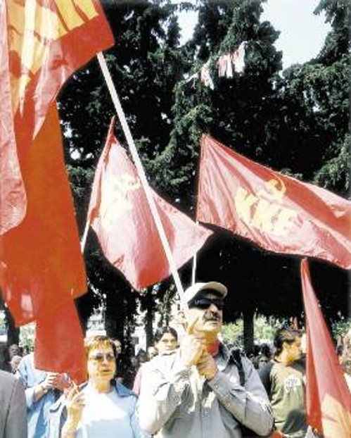 Καισαριανή, τιμή από νέους και παλιούς αγωνιστές στον τόπο όπου εκτελέστηκαν οι 200 κομμουνιστές