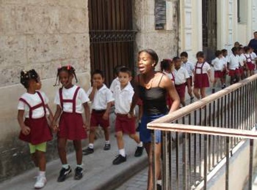 Το παιδί και η μητέρα δέχονται τη μεγαλύτερη φροντίδα από το σοσιαλιστικό σύστημα στην Κούβα