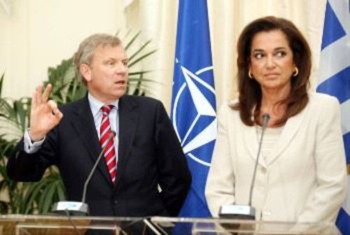 Ο ΓΓ του ΝΑΤΟ ενώ προβαίνει σε δηλώσεις παρουσία της Ελληνίδας ΥΠΕΞ