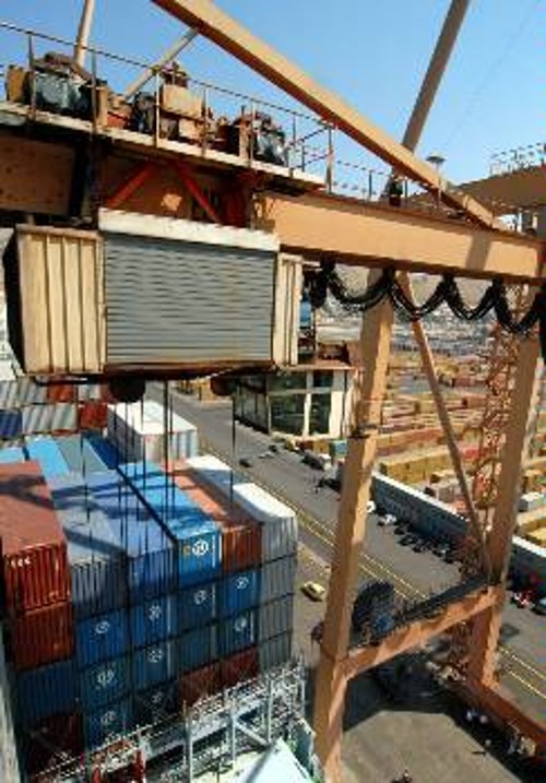 Η ΝΔ τελειώνει αυτό που ξεκίνησε το ΠΑΣΟΚ: Παραδίδει τις θαλάσσιες πύλες της χώρας στο μεγάλο κεφάλαιο