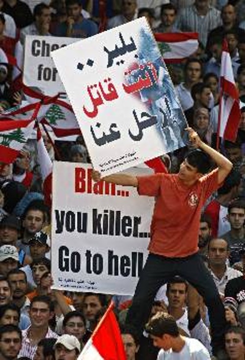 «Μπλερ φονιά - γύρνα σπίτι σου», από την οργισμένη διαδήλωση χτες στη Βηρυτό