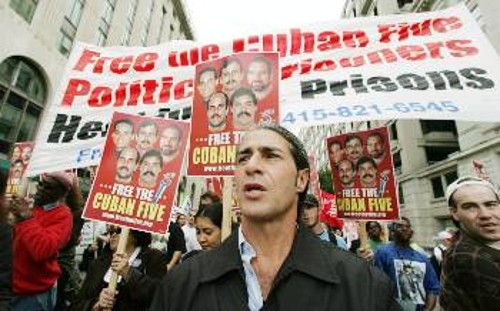 Από παλιότερη διαδήλωση για την απελευθέρωση των πέντε Κουβανών αγωνιστών