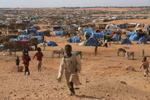 Οι «προσφυγουπόλεις» στην κοινή μεθόριο Σουδάν, Τσαντ και Κεντροαφρικανικής Δημοκρατίας εκτιμάται ότι «φιλοξενούν» τουλάχιστον 3 εκατ. ανθρώπους...