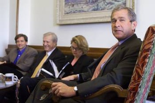 Διαρκείς συνεδριάσεις του Μπους με τους νομικούς του συμβούλους