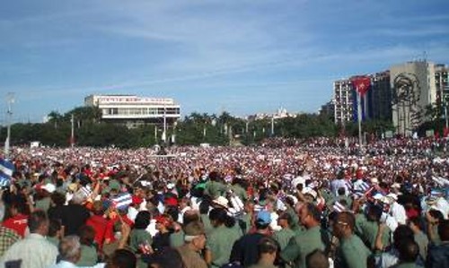 Η λαοθάλασσα από τους πρόσφατους γιορτασμούς των 50χρονων των Ενοπλων Επαναστατικών Δυνάμεων στην Αβάνα