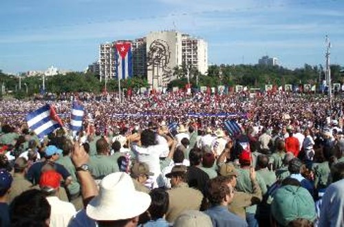 Ο λαός της Κούβας στηρίζει τη σοσιαλιστική επανάστασή του