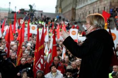 Από παλιότερη κινητοποίηση εργαζομένων στη Στοκχόλμη της Σουηδίας ενάντια στις περικοπές στα επιδόματα ανεργίας